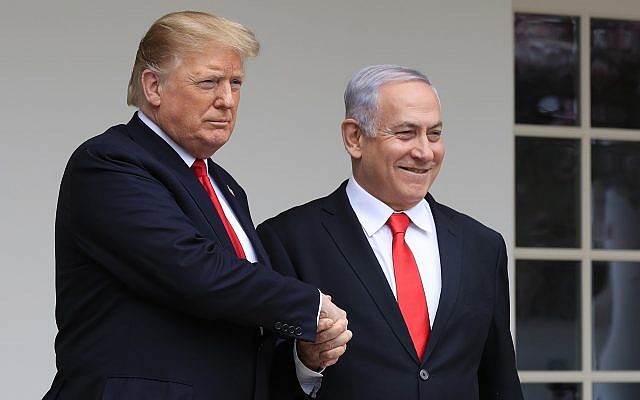  الرئيس الأمريكي السابق دونالد ترامب مع رئيس الوزراء الإسرائيلي بنيامين نتنياهو