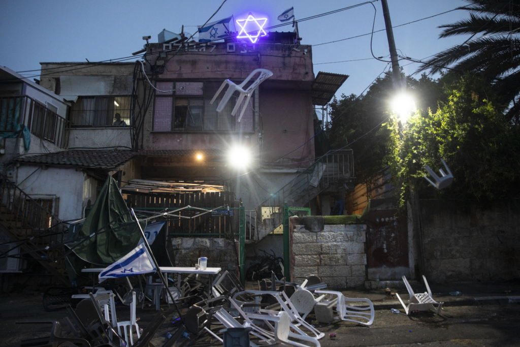 عتداء مستوطنون إسرائيليون على موائد إفطار رمضانية في حيّ 