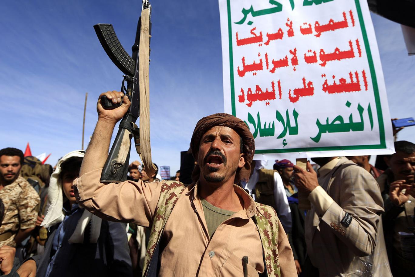 محلل أمريكي: سياسة بايدن عززت من قوة الحوثيين وإيران في اليمن
