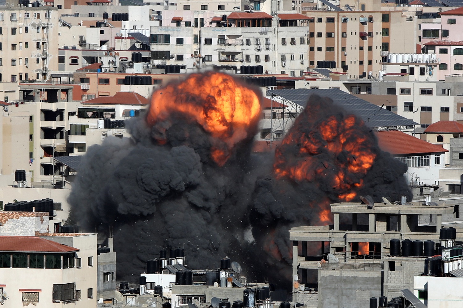 مشاهد القصف الإسرائيلي المدمر على قطاع غزة