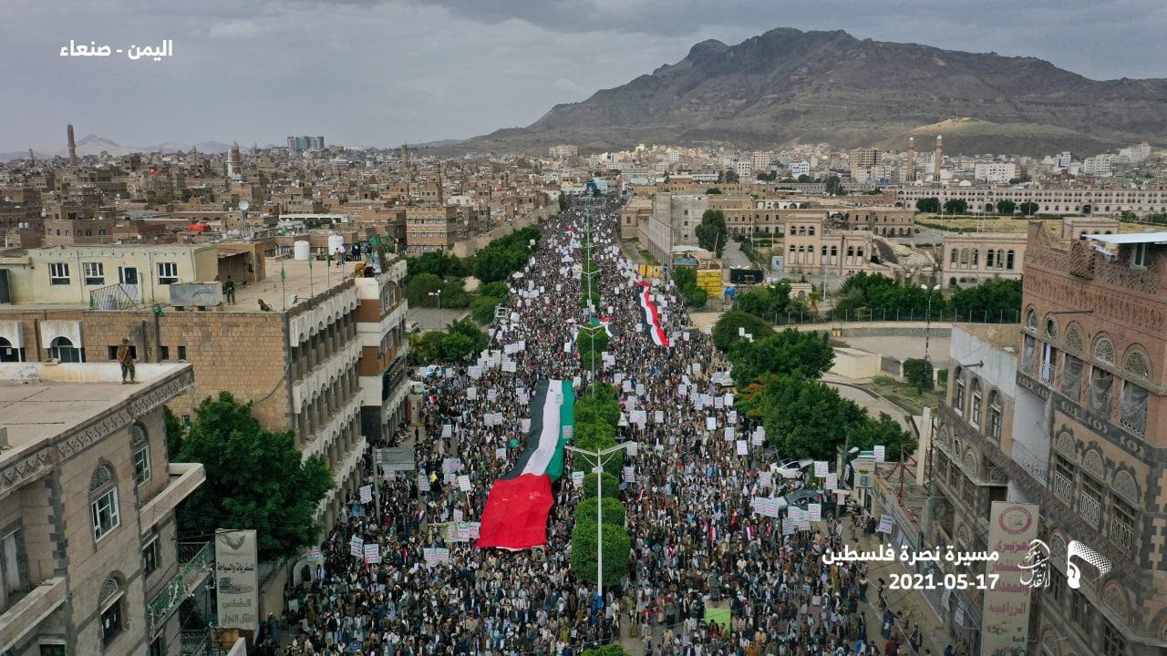 الشعب اليمني في كل المحافظات يرفض العدوان الاسرائيلي : مسيرة جماهيرية في العاصمة صنعاء نصرة للشعب والمقاومة الفلسطينية