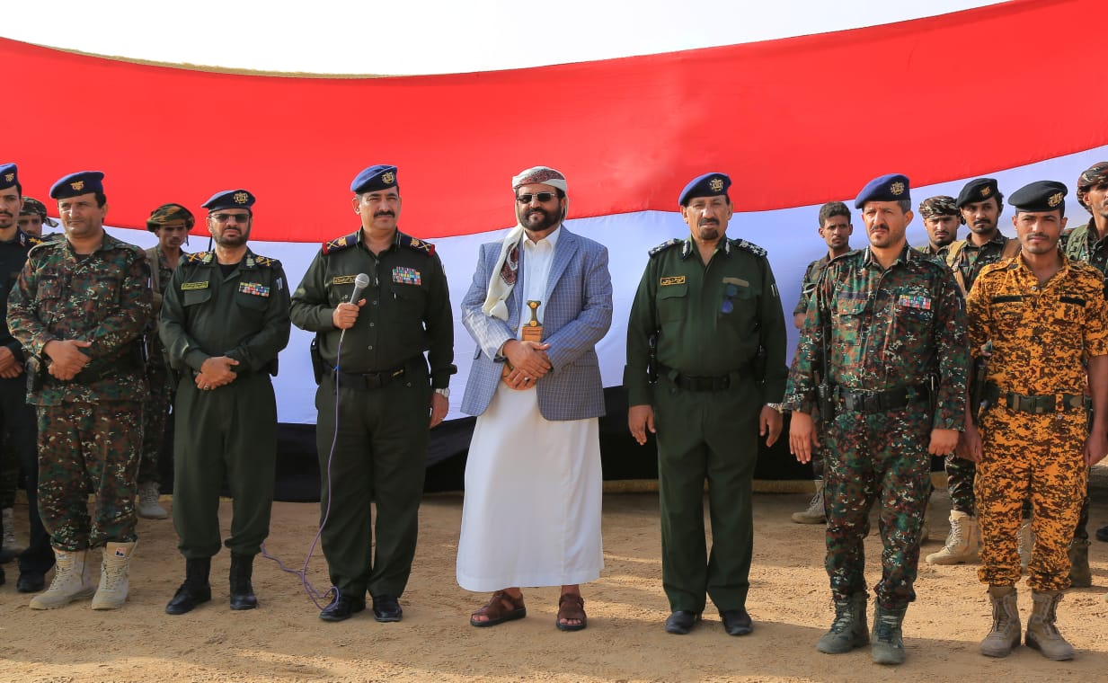 وزير الداخلية اليمني ومحافظ مأرب يشهدان حفل تخرج دفعة جديدة من قوات الامن الخاصة والمنشآت