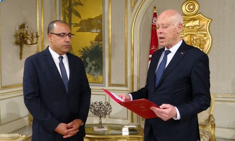 الرئيس التونسي قيس سعيد مع رئيس الحكومة التونسية المقال هشام المشيشي