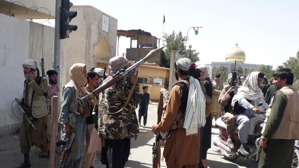 مقاتلو الحركة يقفون على مشارف العاصمة الأفغانية استعدادا لدخولها