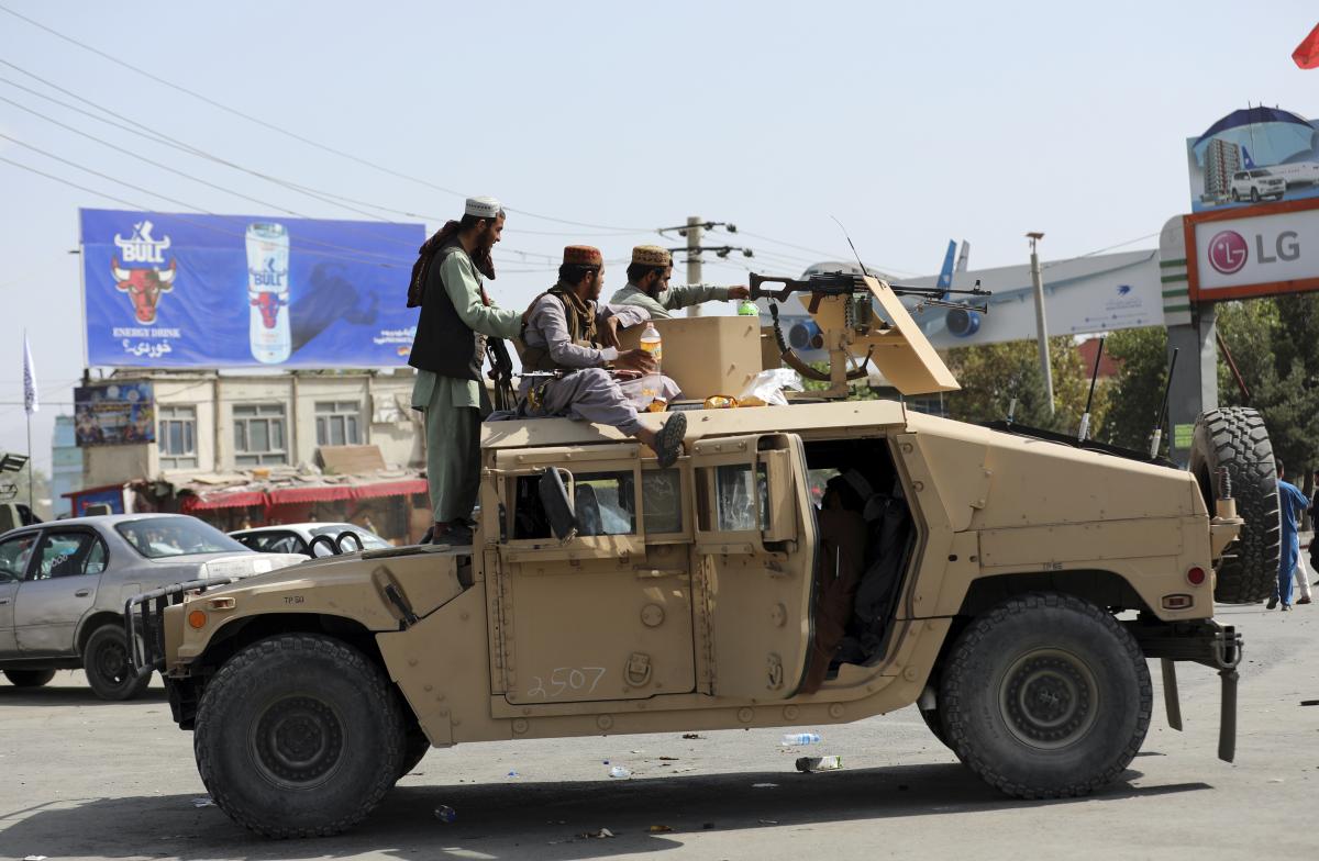 مقاتلو «طالبان» يتجولون في شوارع كابل