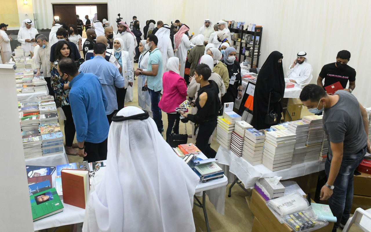الحياة تعود إلى دور عرض الكتب في الكويت