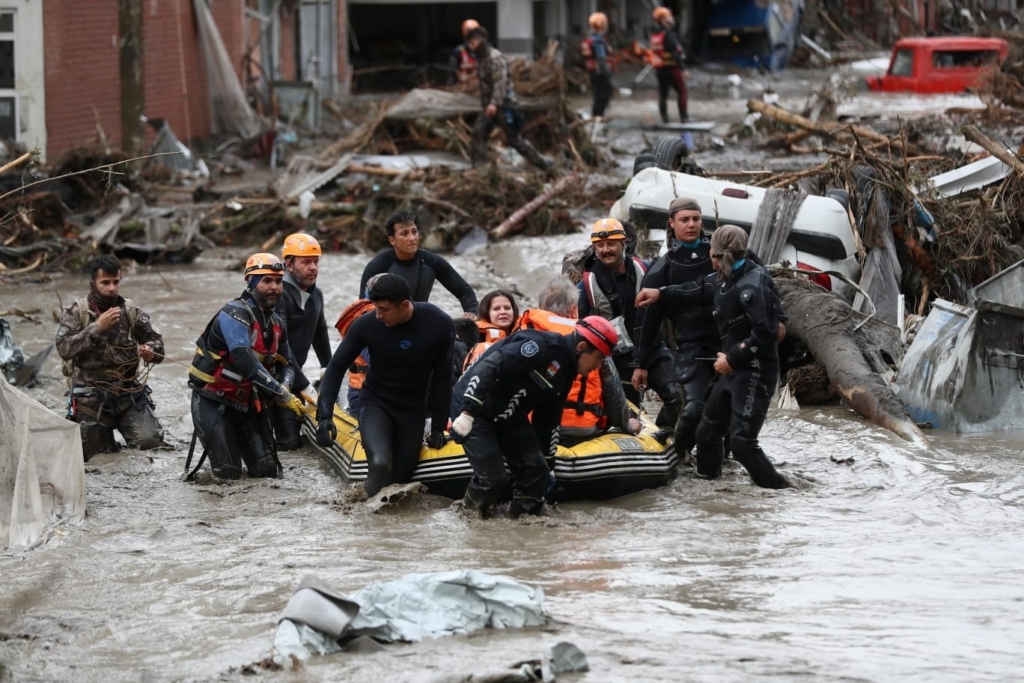 فيضانات مدمرة ضربت مدنا في شمال تركيا