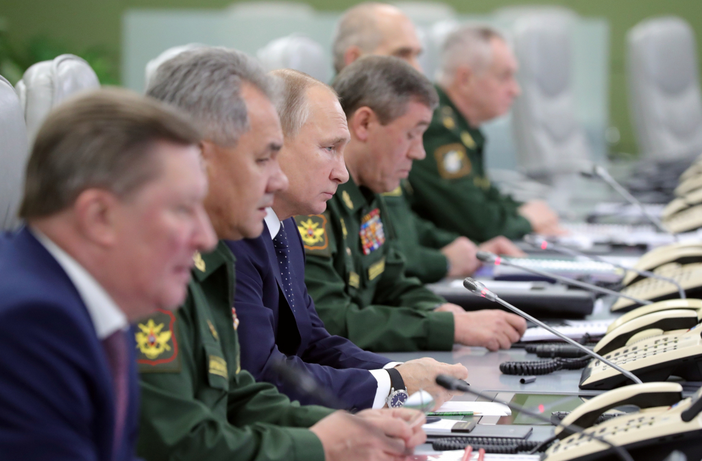 الرئيس الروسي فلاديمير بوتين خلال اختبار نظام "أفانغارد" الصاروخي الأسرع من الصوت