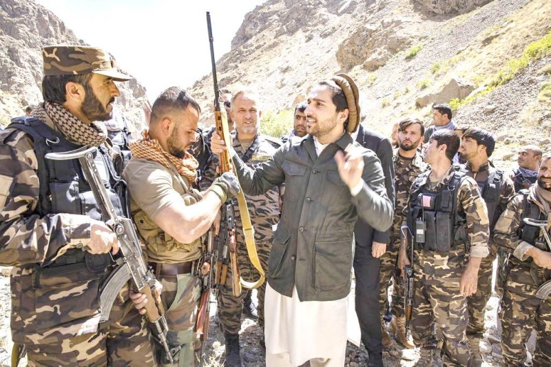   يتمتع مسعود الابن بشعبية واسعة في الوادي بحكم أنه ابن "أسد بنجشير" الوحيد 