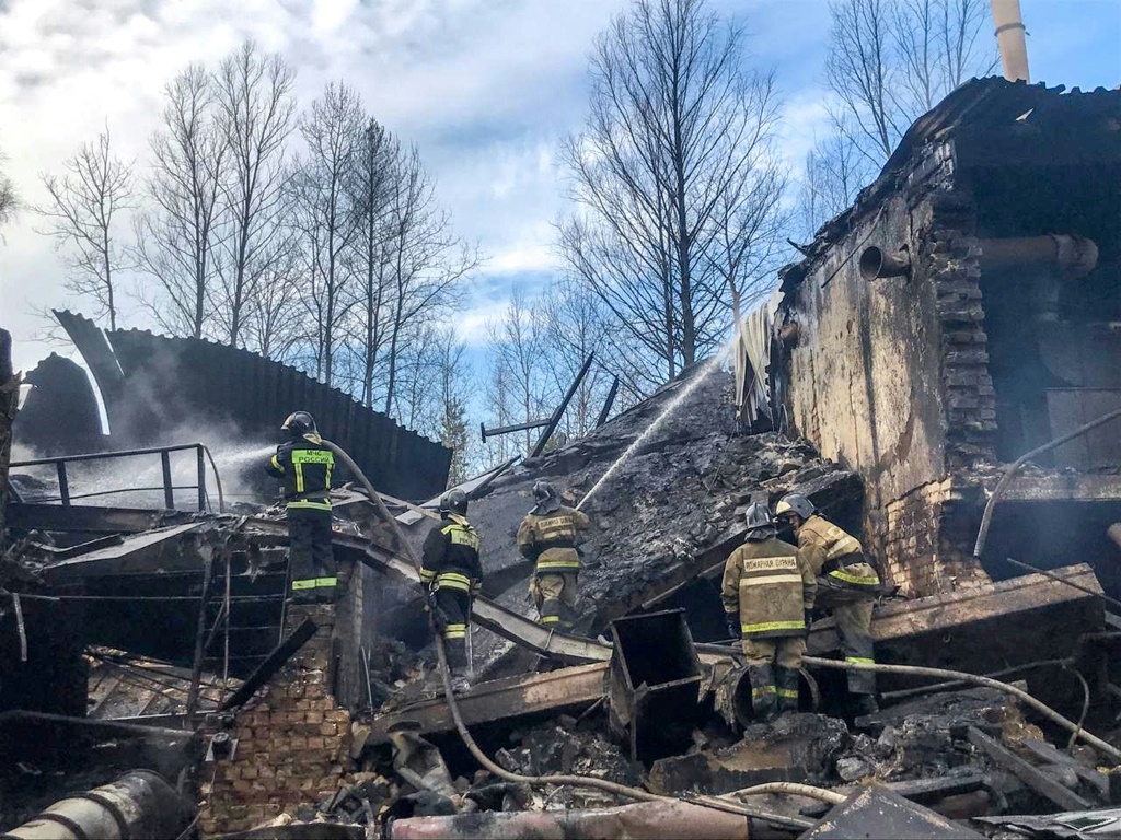 وقالت وزارة الطوارئ الروسية إن الحريق ربما اندلع نتيجة "لانتهاكات العمليات التكنولوجية وإجراءات السلامة" (اف ب)
