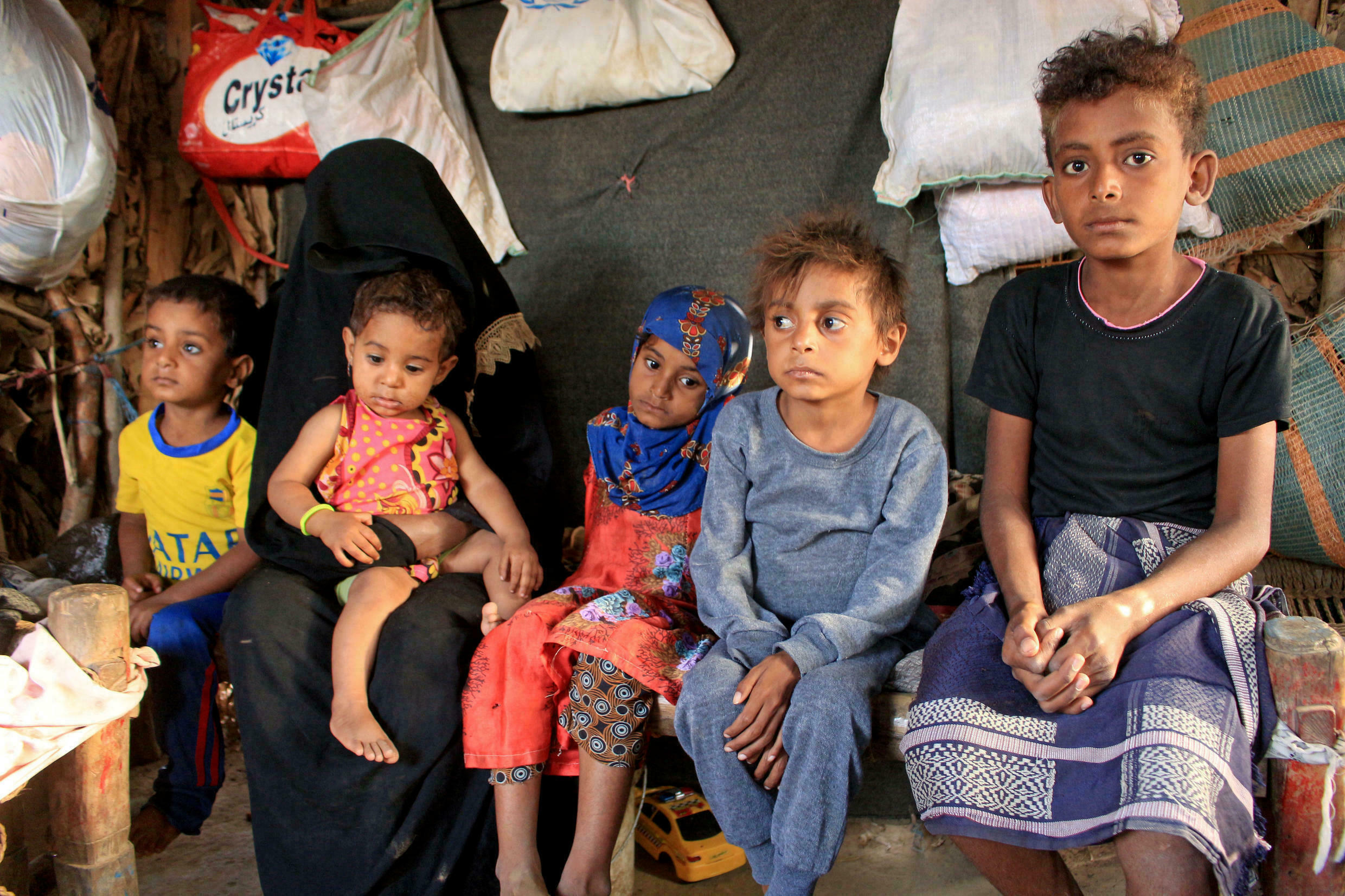 الأغذية العالمي: الجوع يدفع عائلات باليمن إلى أكل أوراق الشجر