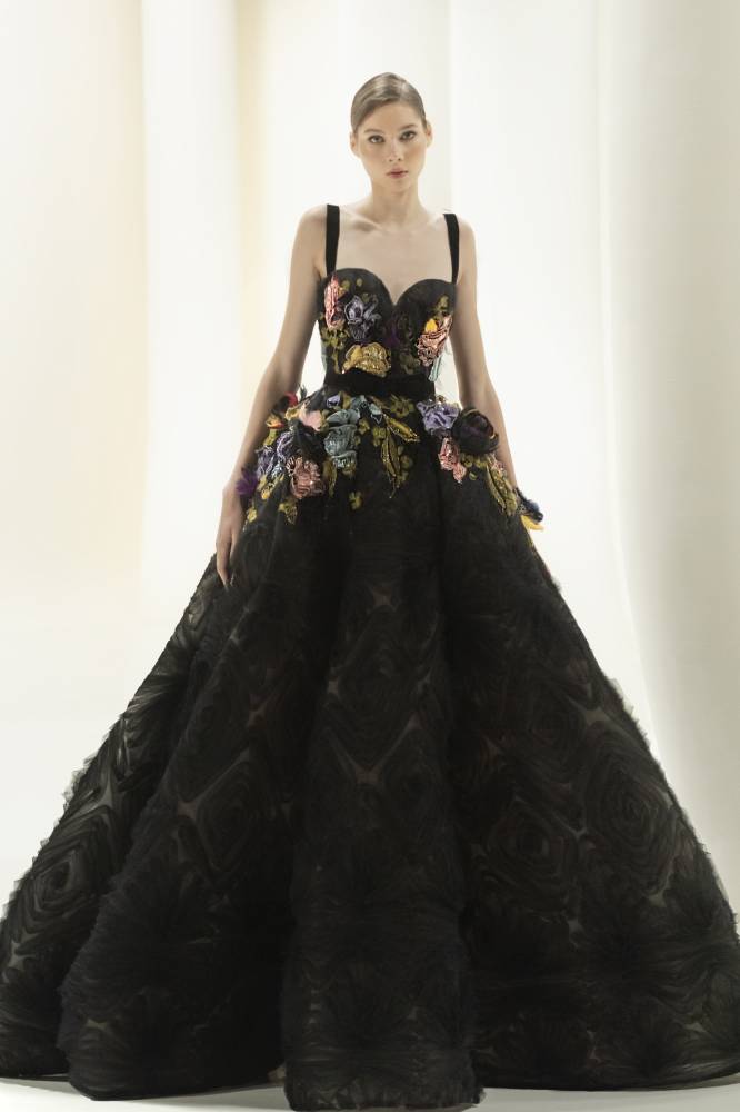 فستان خطوبة باللون الأسود من إيلي صعب Elie Saab