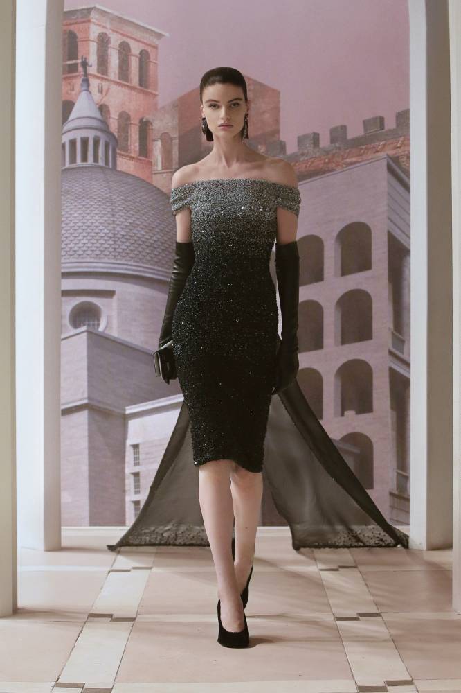 فستان خطوبة باللون الأسود من فندي Fendi