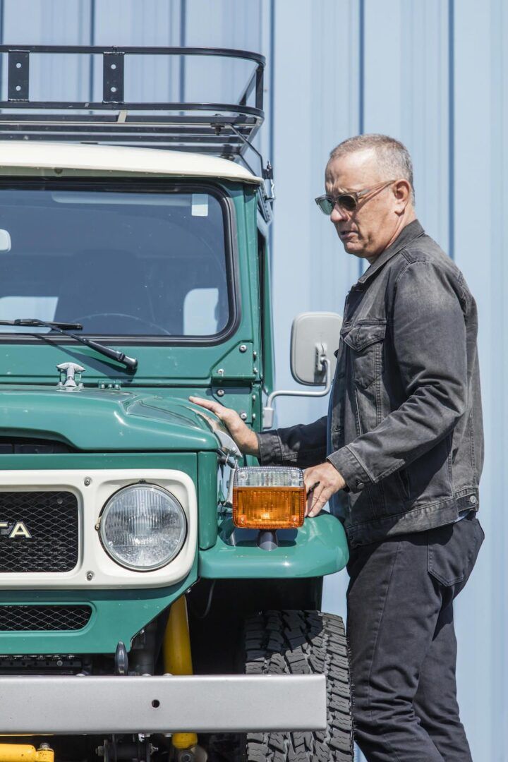 سيارة لاند كروزر FJ40 الخاصة بالنجم الأمريكي توم هانكس معروضة للبيع ( التواصل الاجتماعي)