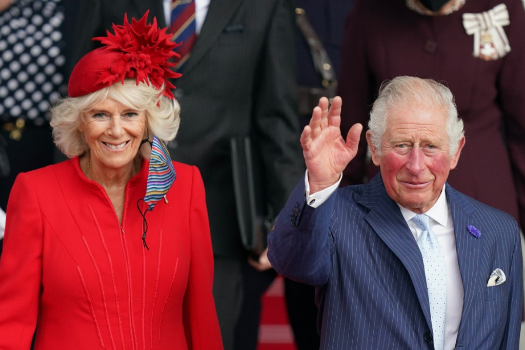 الأمير تشارلز وزوجته كاميلا خلال احتفال في كارديف (ويلز) في 14 تشرين الأول/أكتوبر 2021(ا ف ب)