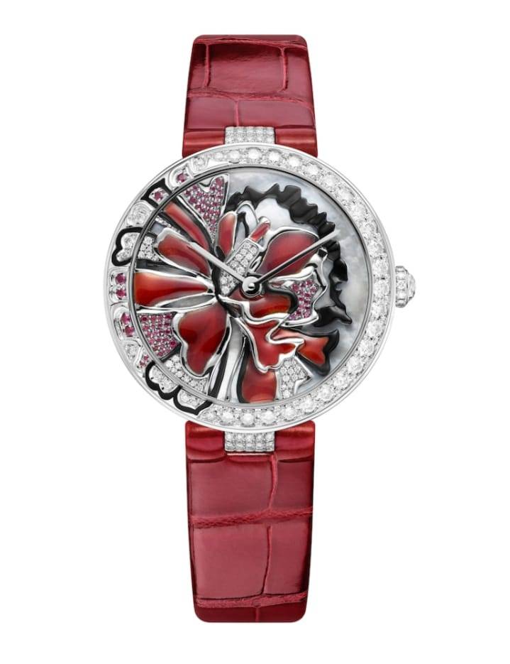 ساعة يد نسائية باللون الأحمر من شوميه Chaumet