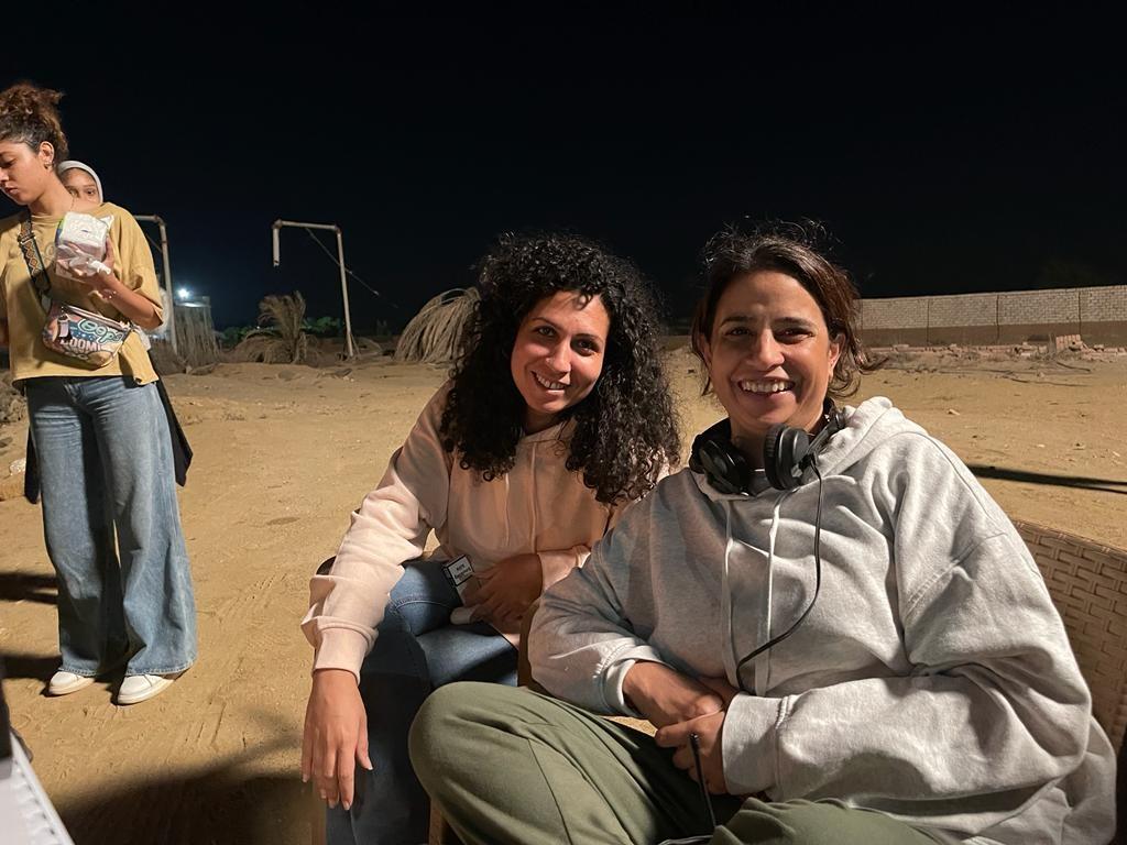 مصممة الأزياء المصرية ريم العدل والمخرجة نادين خان(الأمة برس)