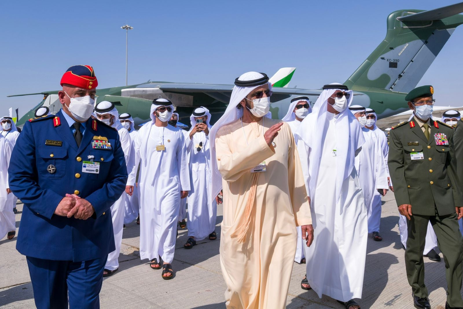 محمد بن راشد يزور معرض  الطيران (وام)
