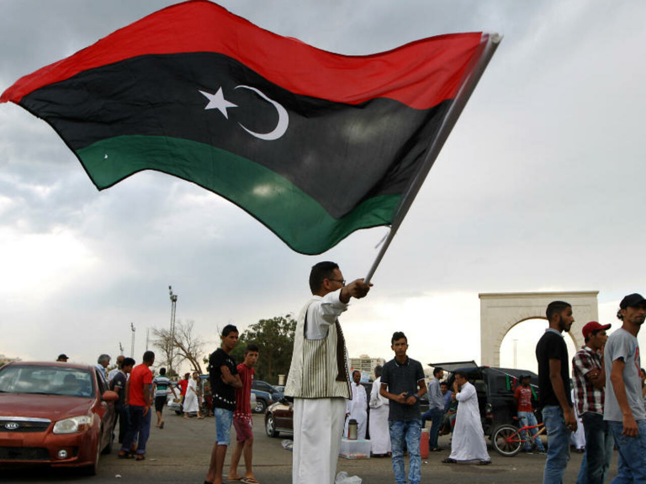 يأمل الليبيون أن تساهم الانتخابات في إنهاء الصراع المسلح في بلادهم  (أ ف ب)