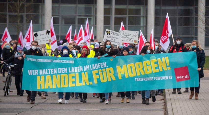 نقابة للعاملين في ألمانيا تدعو لتنظيم إضرابات تحذيرية (د ب أ)