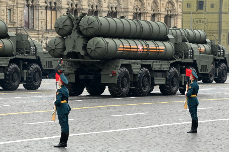 صورة مؤرخة في 9 أيار/مايو 2021 لاستعراض عسكري في موسكو( ا ف ب)