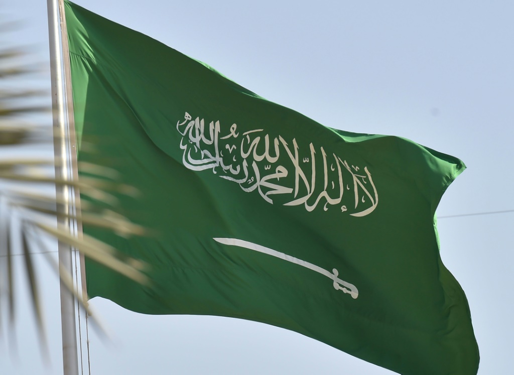 العلم السعودي يرفرف في العاصمة الرياض في 22 ايلول/سبتمبر 2020. (أ.ف.ب)