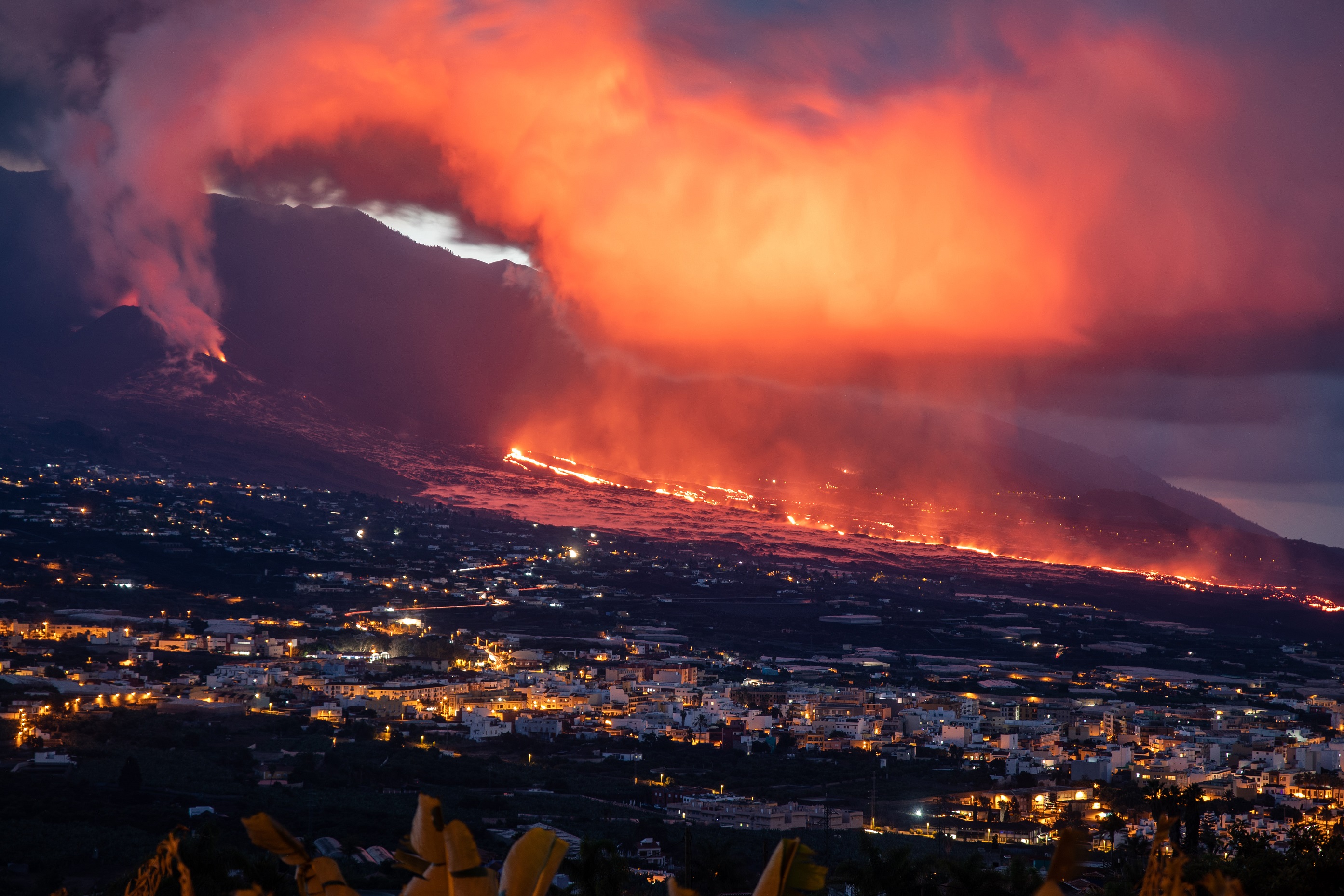 قيمة الأضرار الناتجة عن الثوران البركاني في لا بالماإلى نحو 700 مليون يورو 790 مليون دولار ( د ب ا)