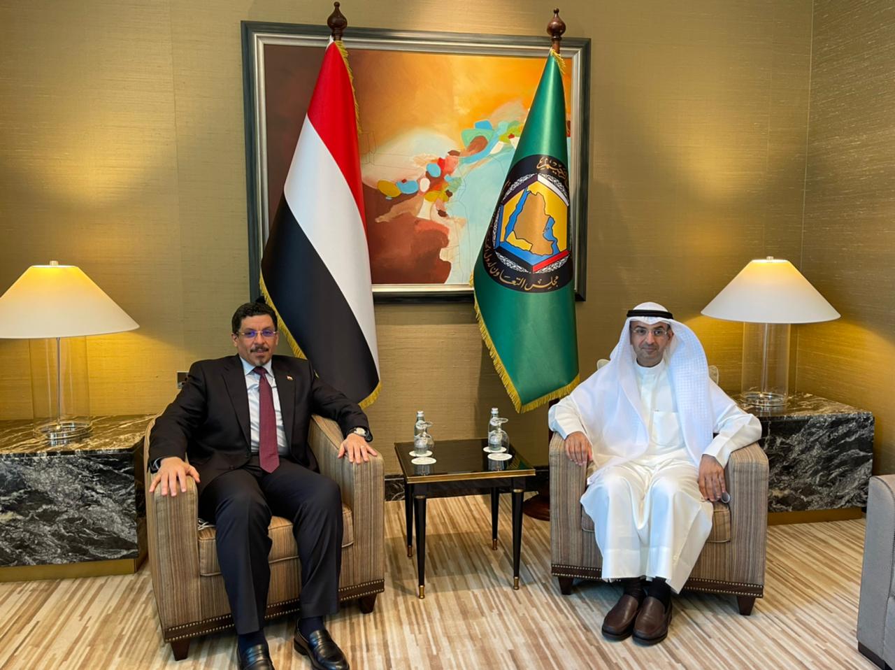 وزير الخارجية اليمني احمد عوض بن مبارك وأمين عام مجلس التعاون لدول الخليج العربية الدكتور نايف الحجرف( سبأ)