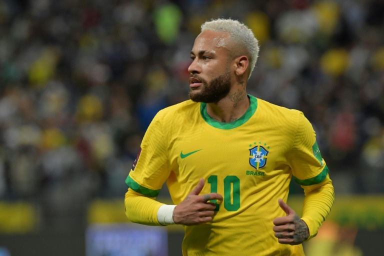 البرازيلي نيمار خلال مباراة منتخب بلاده أمام كولومبيا في تصفيات قارة أميركا الجنوبية المؤهلة لمونديال قطر 2022 في ساو باولو البرازيل في 12 تشرين الثاني/نوفمبر 2021(ا ف ب)