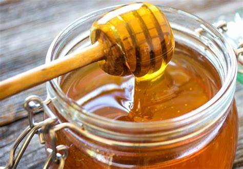 نصائح عند تناول العسل لتهدئة حرقة المعدة(وسائل التواصل)