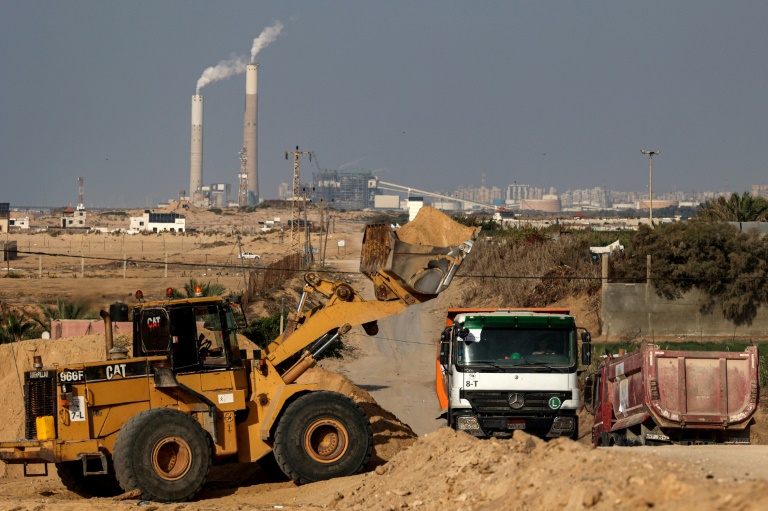 مصر تساعد في إعادة بناء قطاع غزة بعد المباراة الأخيرة من القتال بين إسرائيل وجماعة حماس الفلسطينية الإسلامية في مايو(ا ف ب)