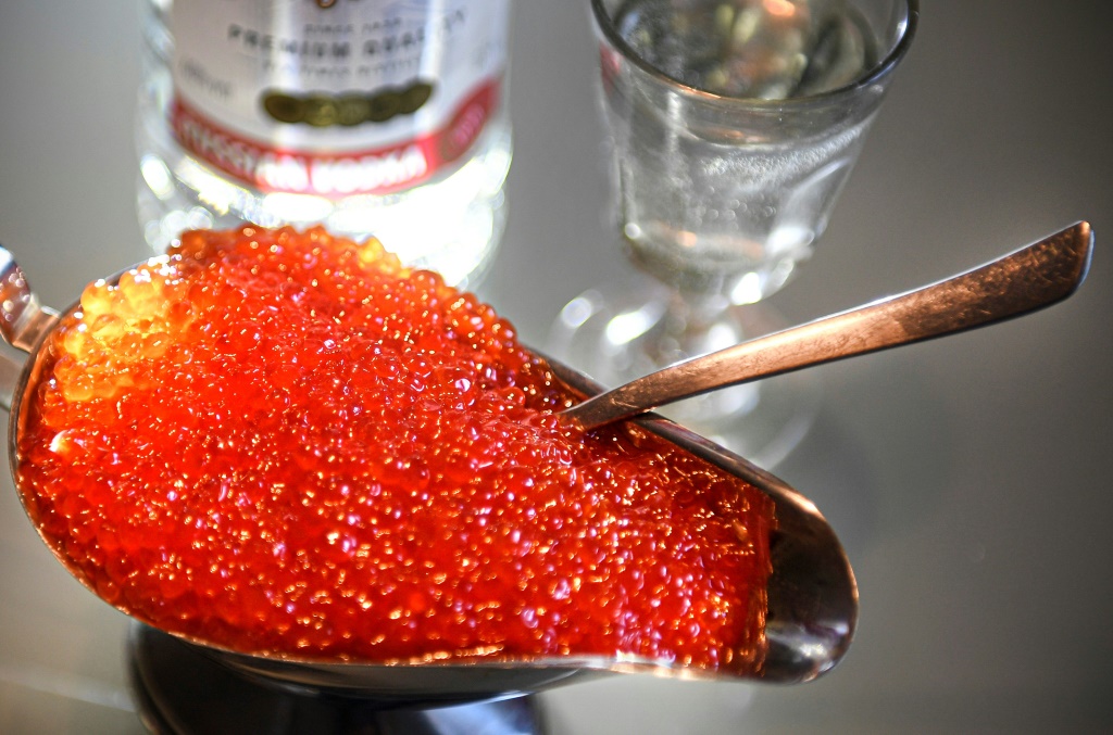 بيض سمك السلمون المعروف أيضًا باسم الكافيار الأحمر في روسيا (أ ف ب) 
