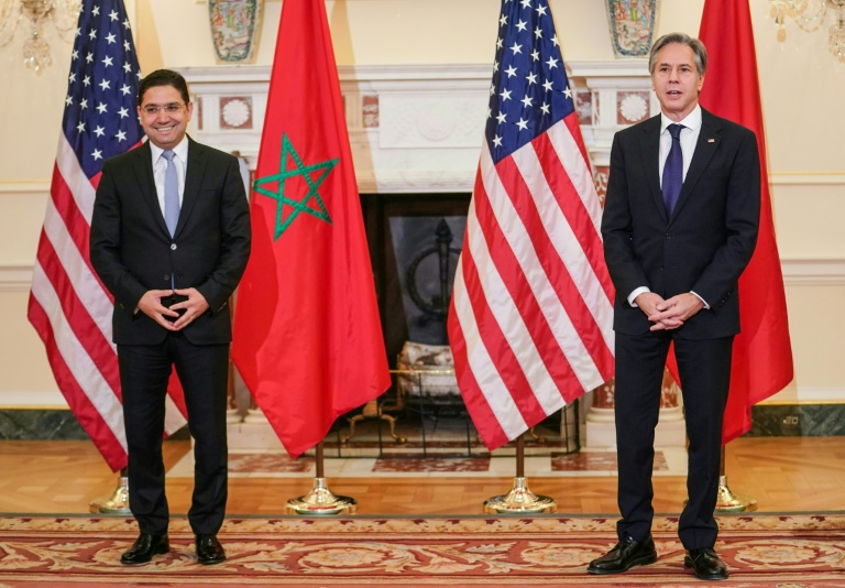وزير الخارجية الأميركي أنتوني بلينكن وعن يمينه نظيره المغربي ناصر بوريطة أمام الصحافيين في وزارة الخارجية في واشنطن في 22 ت2/نوفمبر 2021(ا ف ب).