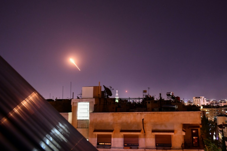  الدفاعات الجوية السورية تتصدى لقصف إسرائيلي جنوب دمشق ليل 20 تموز/يوليو 2020(ا ف ب)