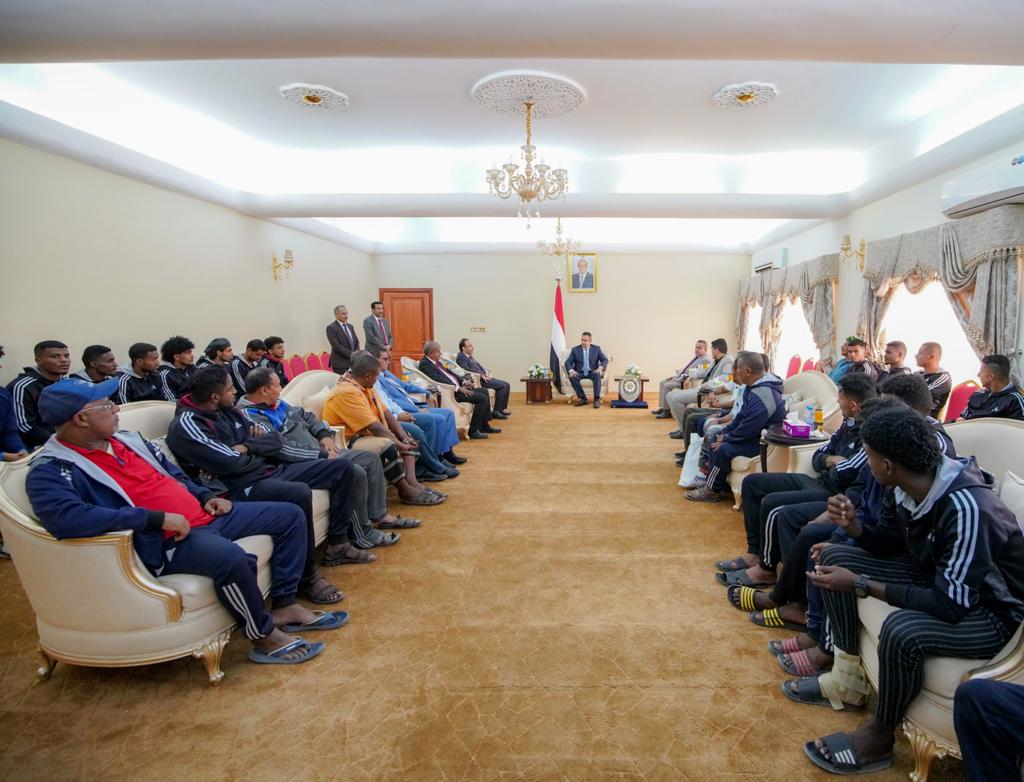  رئيس مجلس الوزراء اليمني الدكتور معين عبدالملك اثناء لقاءه بفريق فحمان ( سبأ)