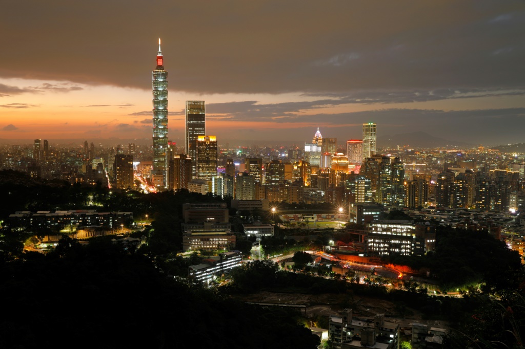 مشهد عام لتايبيه وقت الغروب في 5 تشرين الثاني/نوفمبر 2018 (أ ف ب)