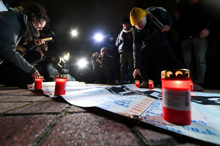 النشطاء مكرسون لتأسيس جنسيات وأسماء للمهاجرين الذين يموتون وهم يحاولون عبور المانش من فرنسا إلى إنجلترا (ا ف ب)
