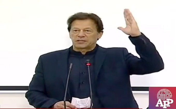  رئيس الوزراء عمران خان يفتتح الكتل الأكاديمية لجامعة القادر في سوهاوة، جلوم في 29 نوفمبر 2021 (الباكستانية).