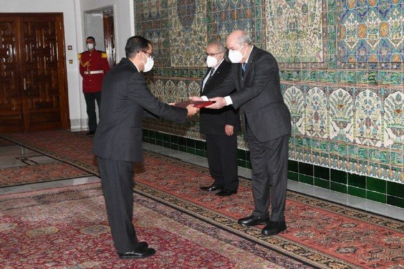 الرئيس تبون يتسلم أوراق اعتماد أربعة سفراء جدد لدى الجزائر(واج)