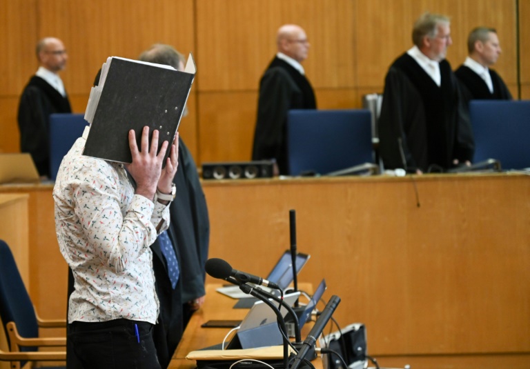 المحاكم الألمانية تدين  بالفعل خمس نساء بتهمة ارتكاب جرائم ضد الإنسانية تتعلق بالإيزيديين في الأراضي التي يسيطر عليها تنظيم الدولة الإسلامية(ا ف ب)