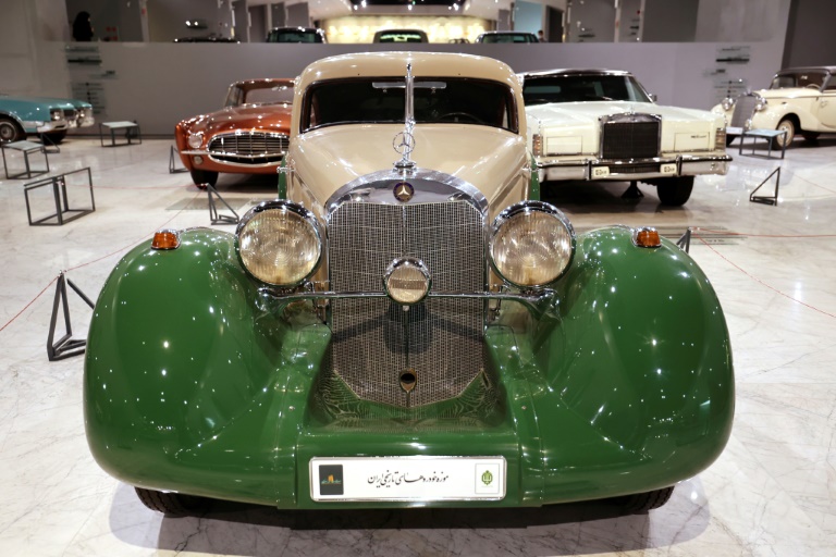 سيارة مرسيدس بنز موديل 1934، أهداها أدولف هتلر للعائلة المالكة السابقة في إيران(ا ف ب)