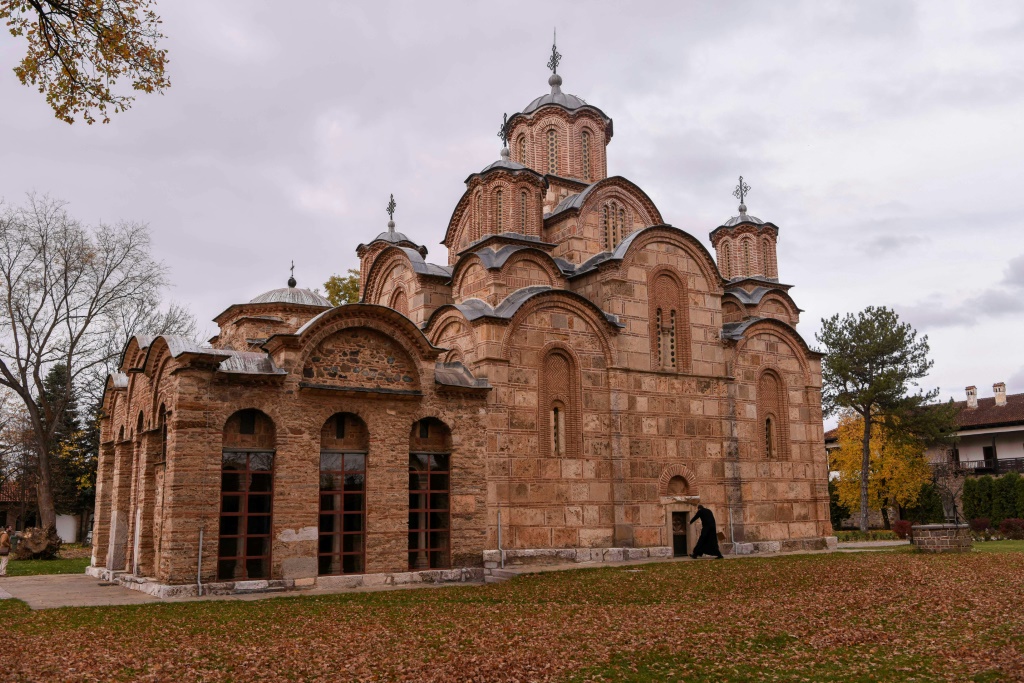 يعتقد بعض سكان كوسوفو أن الكنيسة غير المكتملة في بريشتينا هي تذكير بماضي كوسوفو الدموي (ا ف ب)