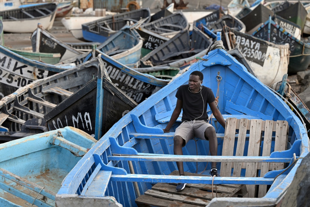 كان 'Mamadou' واحدًا من بين أكثر من 50 شخصًا استقلوا قاربًا من نواديبو في موريتانيا في أغسطس 2020 والذي فقد في البحر لمدة أسبوعين. لقد كان واحدًا من 11 ناجًا فقط (أ ف ب)
