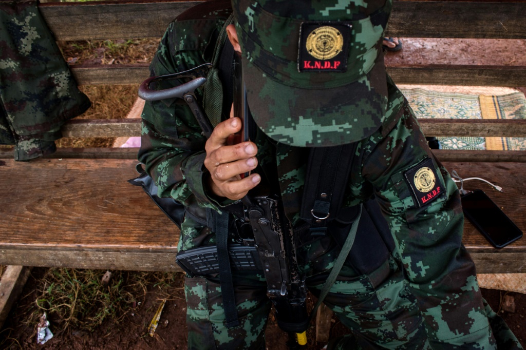 قوة الدفاع عن القوميات الكارينية (KNDF) هي إحدى الميليشيات المدنية الجديدة (ا ف ب)