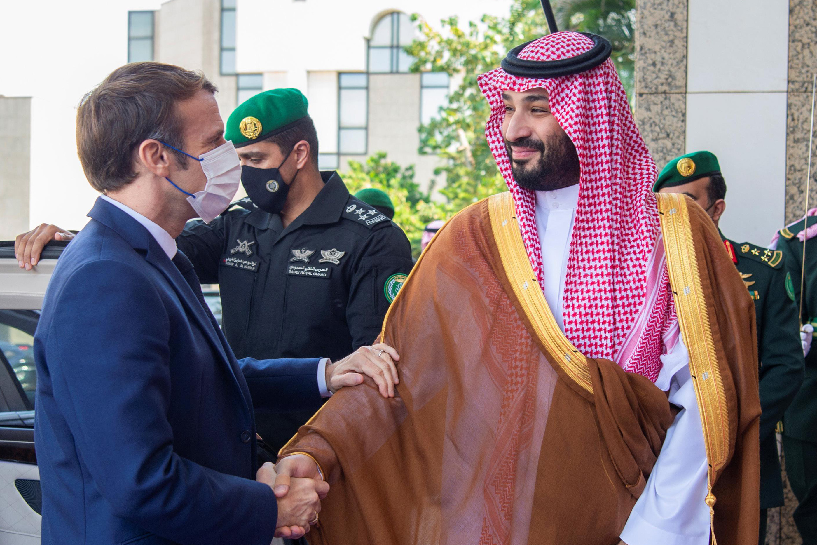  ولي العهد السعودي محمد بن سلمان، والرئيس الفرنسي إيمانويل ماكرون (د ب أ)