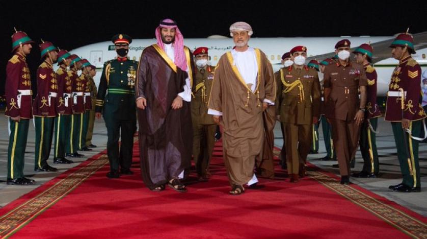 السلطان هيثم خلال استقباله ولي العهد السعودي الأمير محمد بن سلمان (واس)