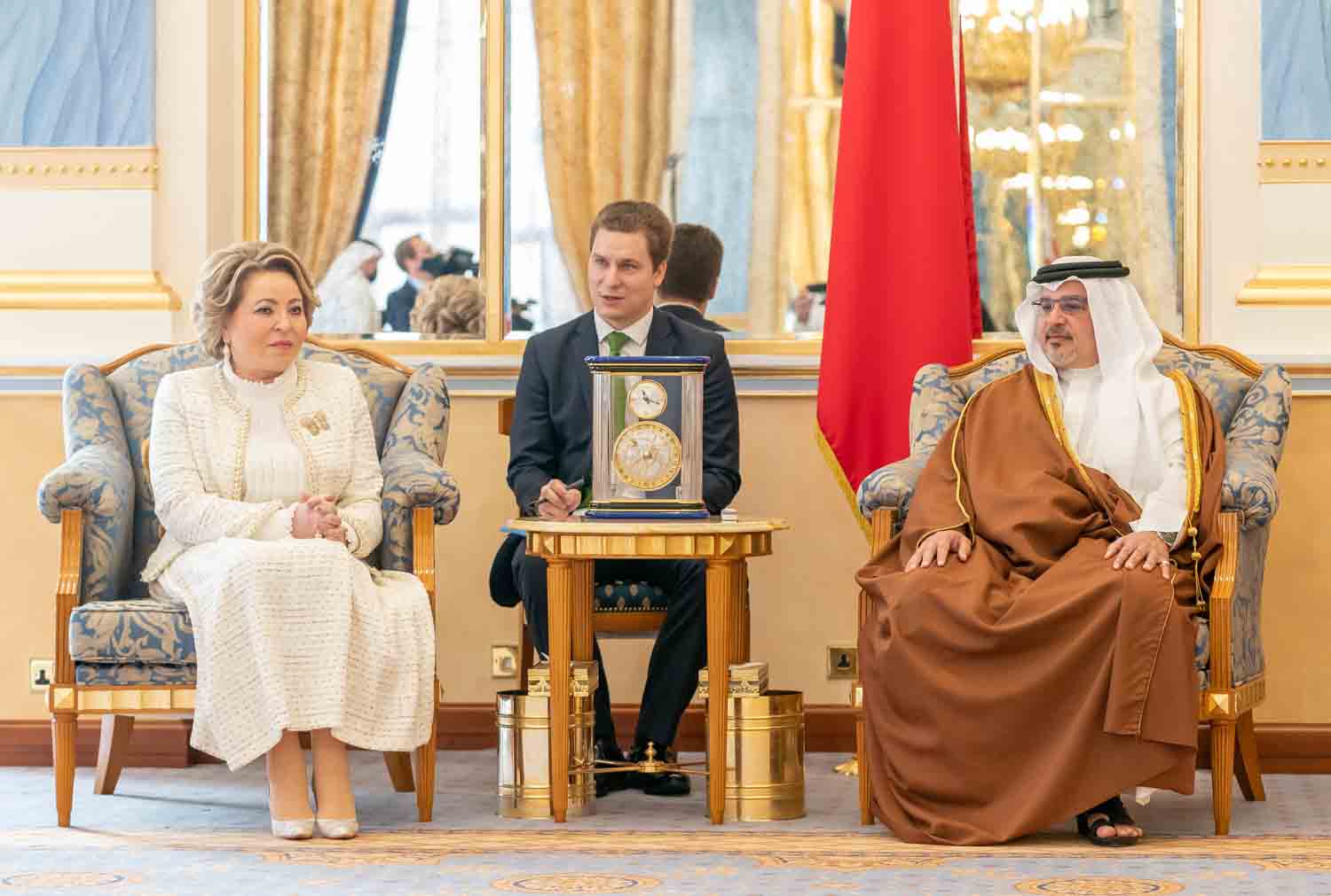 الأمير سلمان بن حمد آل خليفة و فلنتينا ماتفيينكو الله في قصر القضيبية  (بنا)