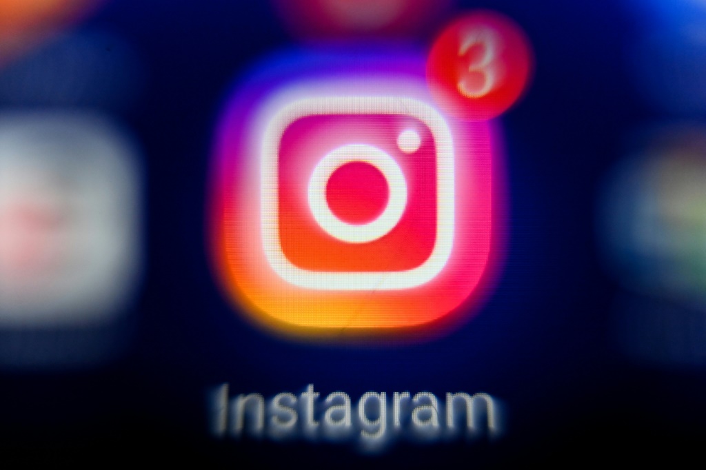 وسط رد الفعل العام العنيف ، سيكون Instagram أكثر صرامة بشأن ما يوصي به للمستخدمين المراهقين ، وفقًا لرئيسه التنفيذي (ا ف ب)