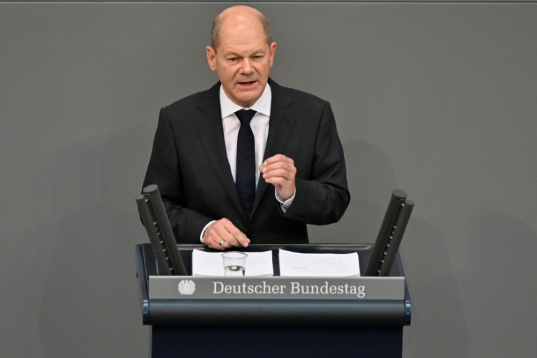وزير المال الالماني أولاف شولتس يلقي خطابه امام النواب في برلين في 11 تشرين الثاني/نوفمبر 2021.(ا ف ب)