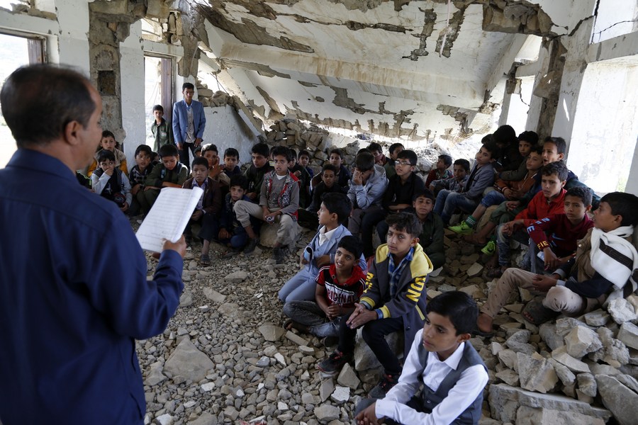  أكثر من ثمانية ملايين طفل في اليمن يواجهون خطر التوقف عن التعليم ( تويتر)